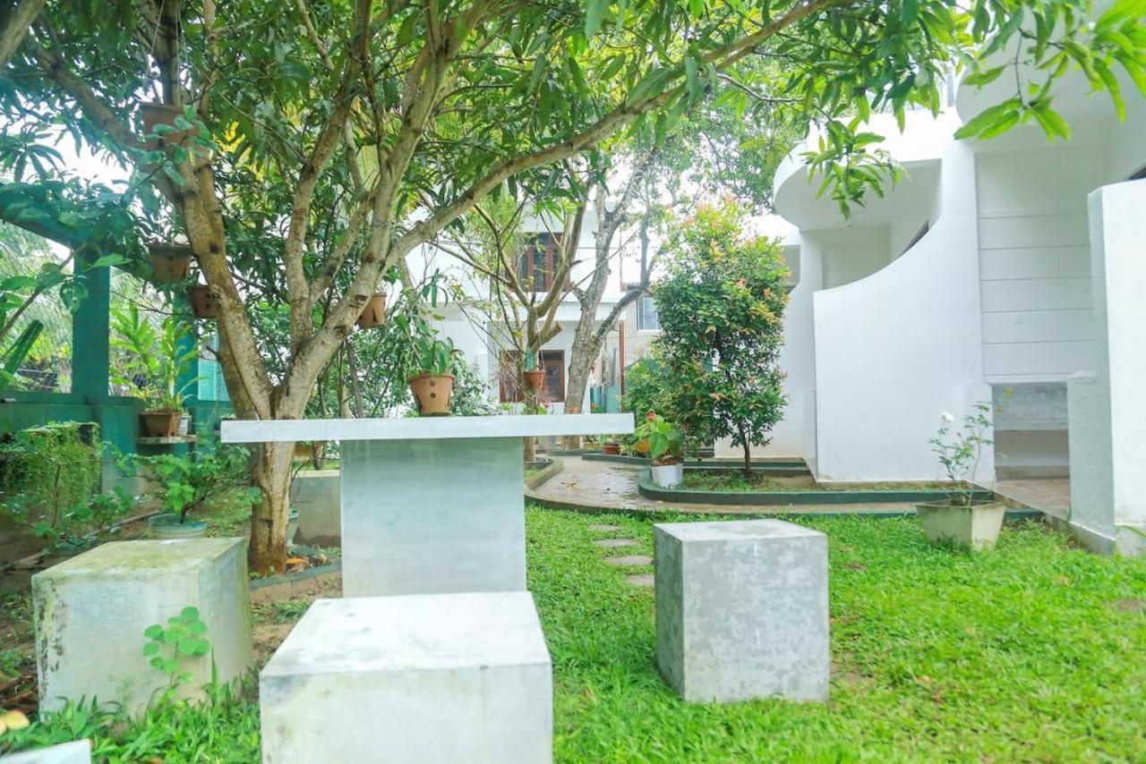 Suwa Arana Resort Mirissa Bagian luar foto